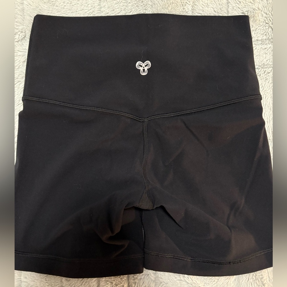 aritzia tna butter shorts